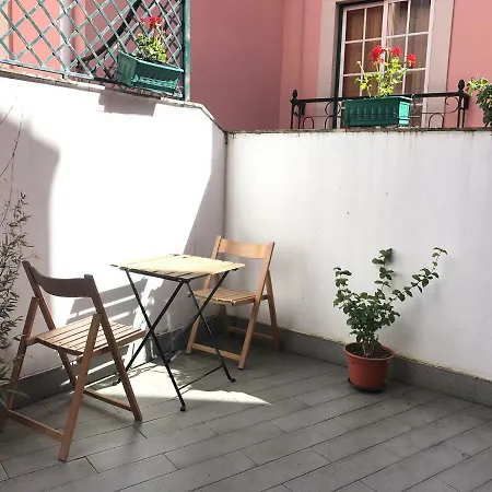Sweet With Terrace In Apartment